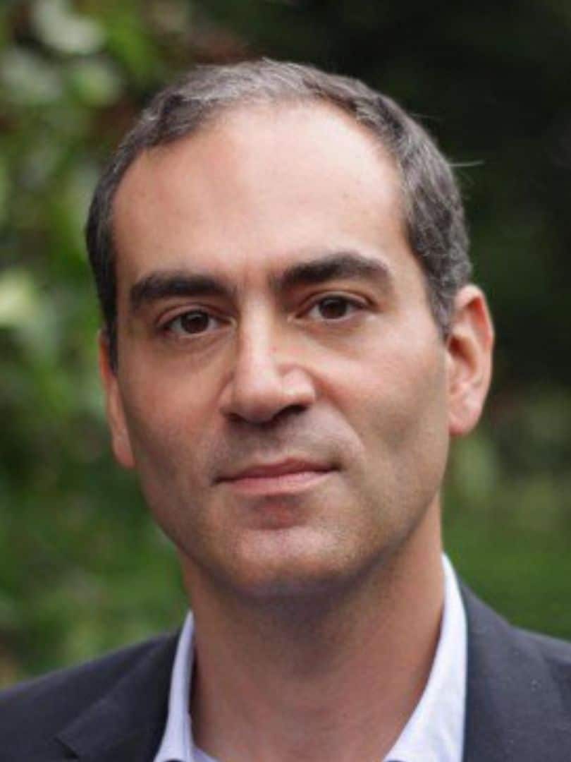 Dr Guy Leschziner speaking on stage at Wimbledon BookFest, discussing the neuroscience behind human behaviour.